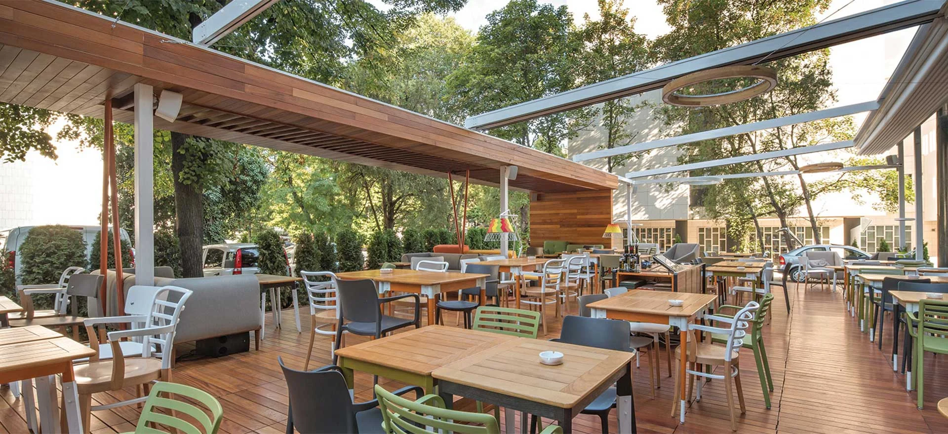 Outdoor Dining & Cafes